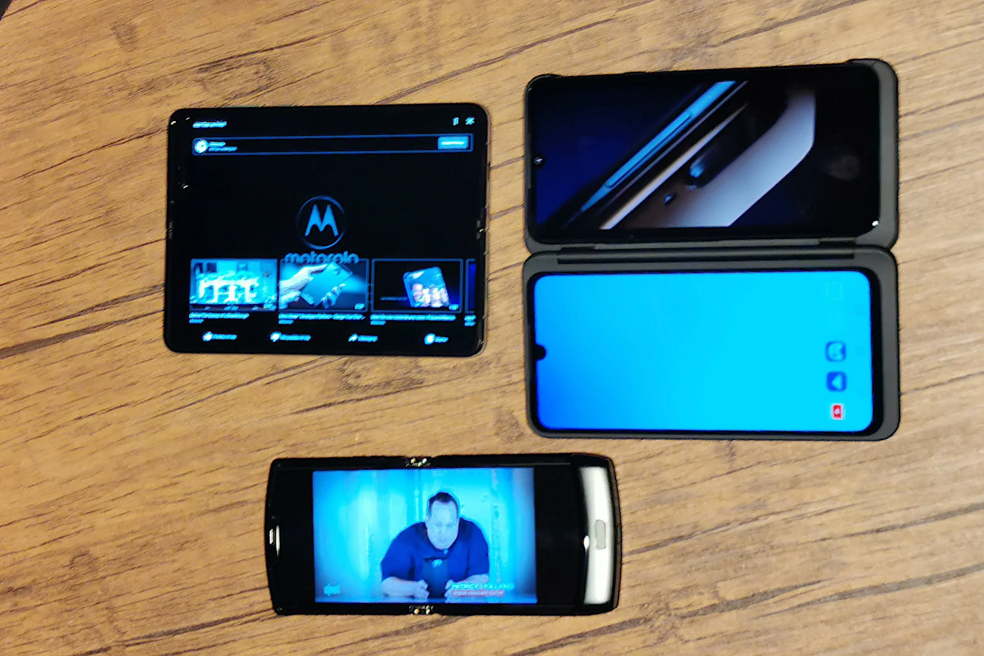 Na górze po lewej: Samsung Galaxy X, po prawej: LG G8X ThinQ. Motorola na dole
