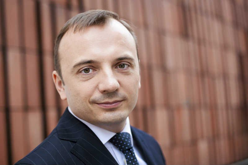 Łukasz Gibała walczy o zniesienie finansowania partii z budżetu.