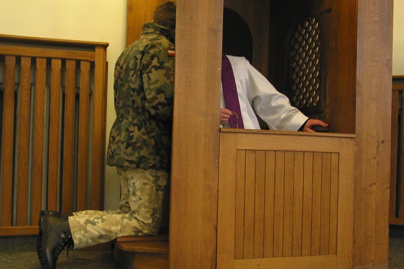 Według zapowiedzi MON, liczba kapelanów w wojsku zostanie zredukowana o połowę