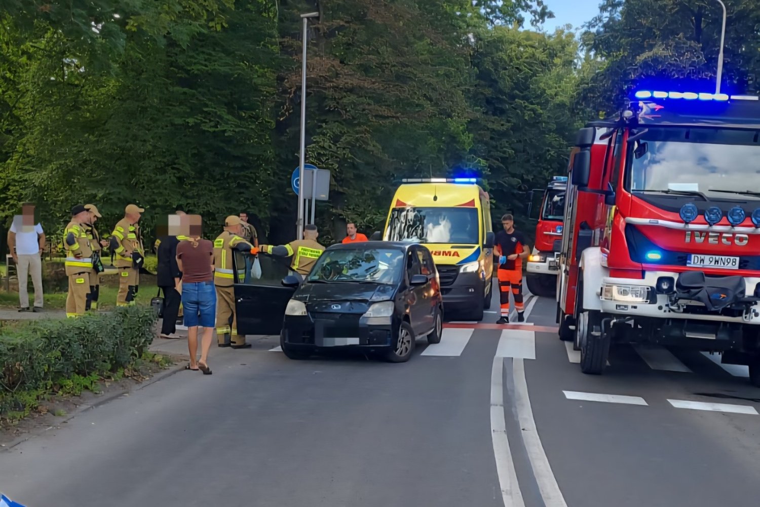 Kierowca potrącił trzy dziewczynki na pasach w Oleśnicy. Nie miał uprawnień