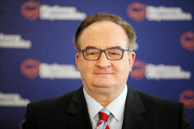 Jeszcze niedawno polityk PO, teraz bohater prawicy.