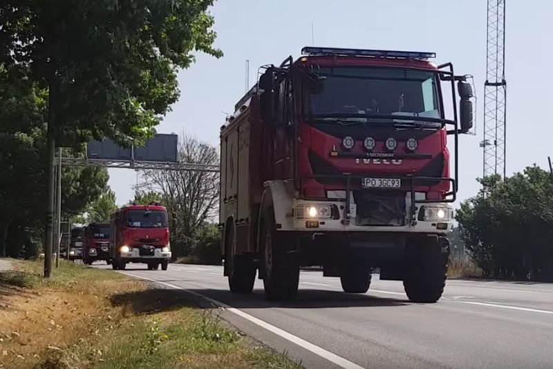 Konwój polskich wozów strażackich w Szwecji cieszył się ogromnym zainteresowaniem.