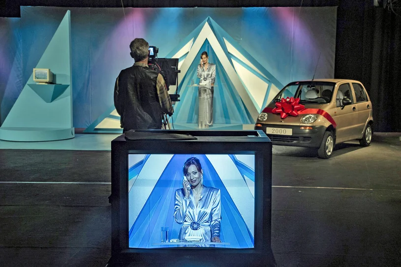 W "Prime Time" najlepiej wypada scenografia.