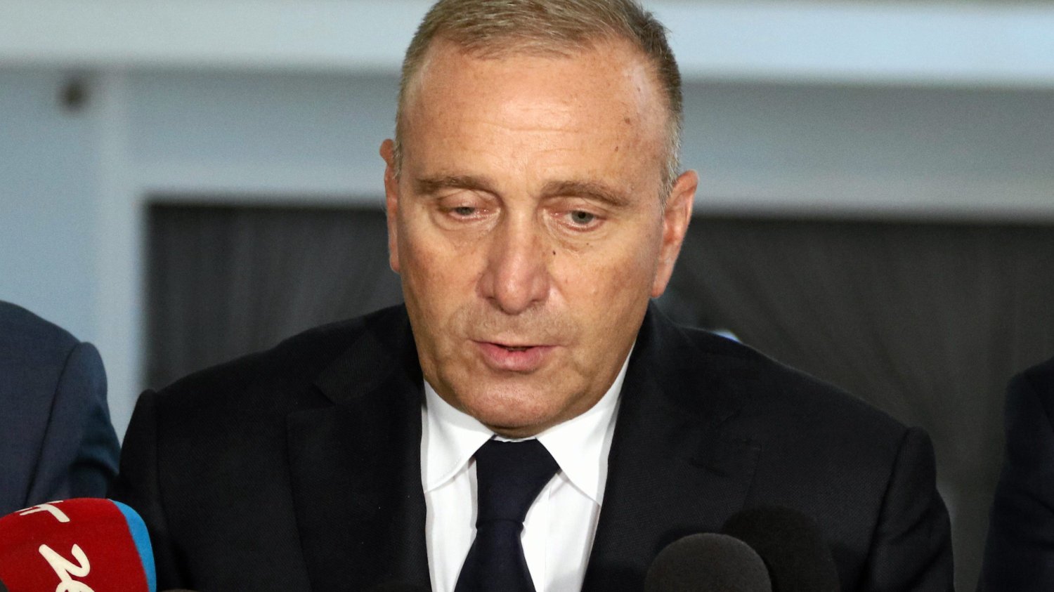 Grzegorz Schetyna jest obiektem internetowych kpin jako... lider opozycji.