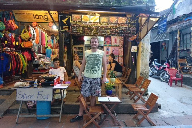 "W końcu ja też zacząłem zajadać się solonymi owocami".