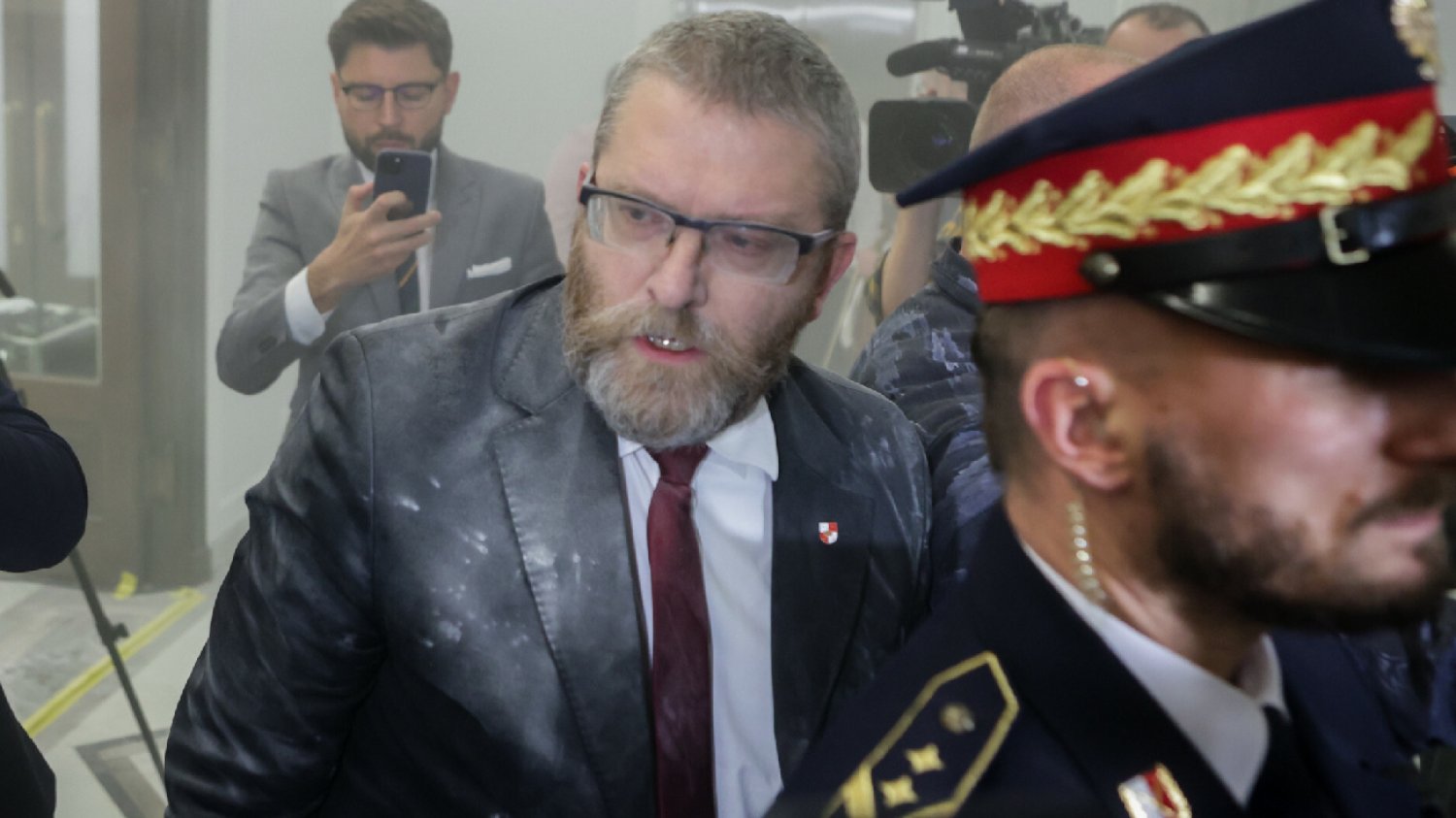 Grzegorz Braun przejdzie "kontrole". Jest zarządzenie Szymona Hołowni.