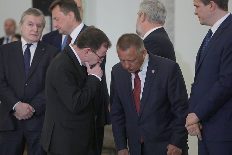 Tak zwana afera Banasia co dnia bulwersuje nowymi informacjami o powiązaniach na szczytach władzy. Na zdjęciu Marian Banaś i szef MSWiA oraz koordynator służb specjalnych Mariusz Kamiński.