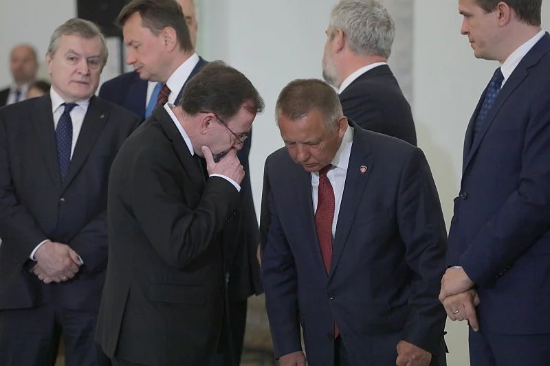 Tak zwana afera Banasia co dnia bulwersuje nowymi informacjami o powiązaniach na szczytach władzy. Na zdjęciu Marian Banaś i szef MSWiA oraz koordynator służb specjalnych Mariusz Kamiński.