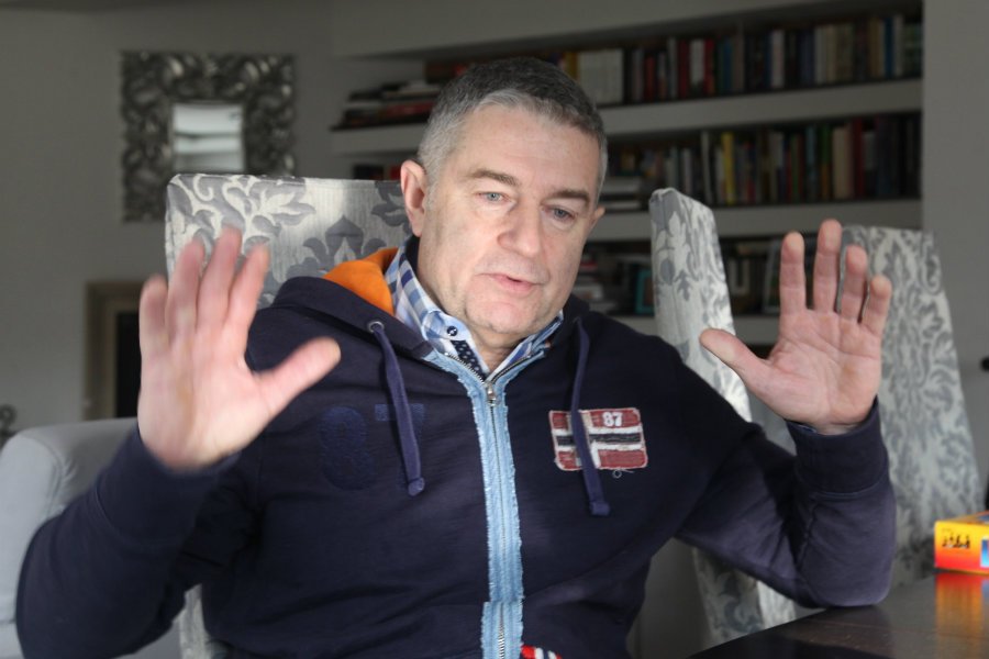 Władysław Frasyniuk w swoim domu tuż po zatrzymaniu.