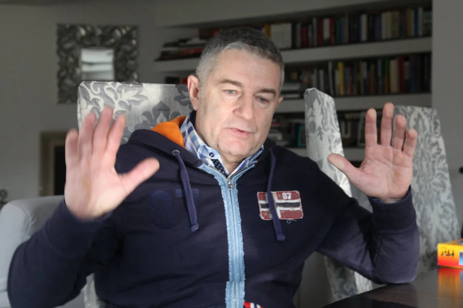 Władysław Frasyniuk w swoim domu tuż po zatrzymaniu.