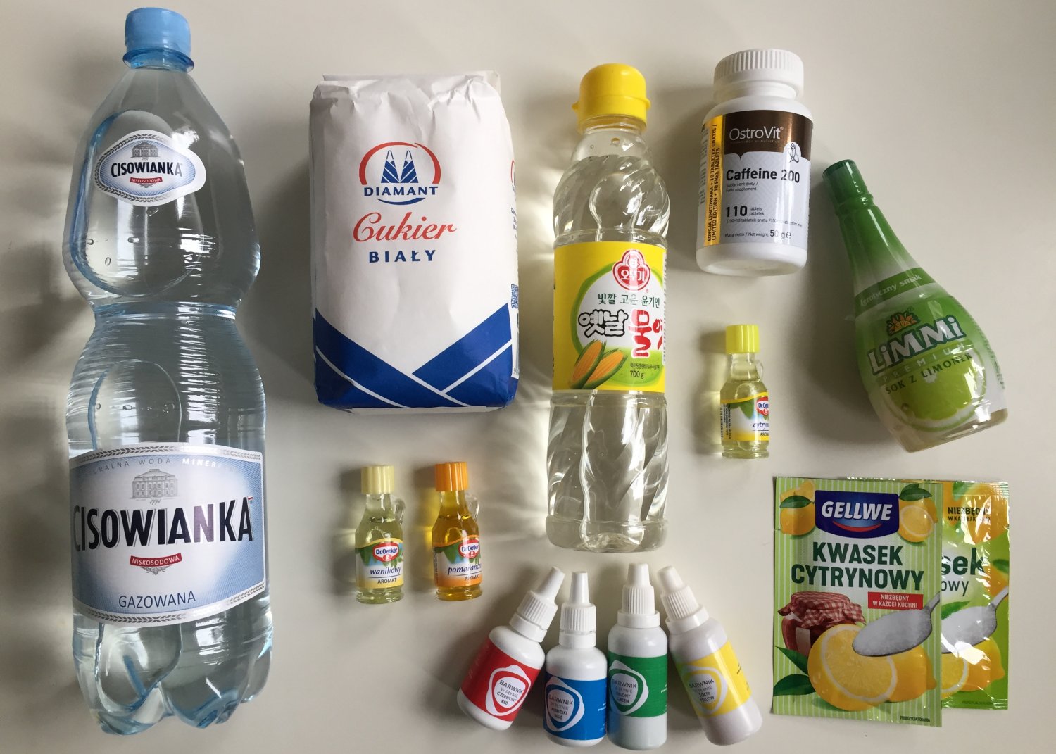 Najtrudniejsze w przygotowaniu coli w domu jest zgromadzenie niezbędnych składników