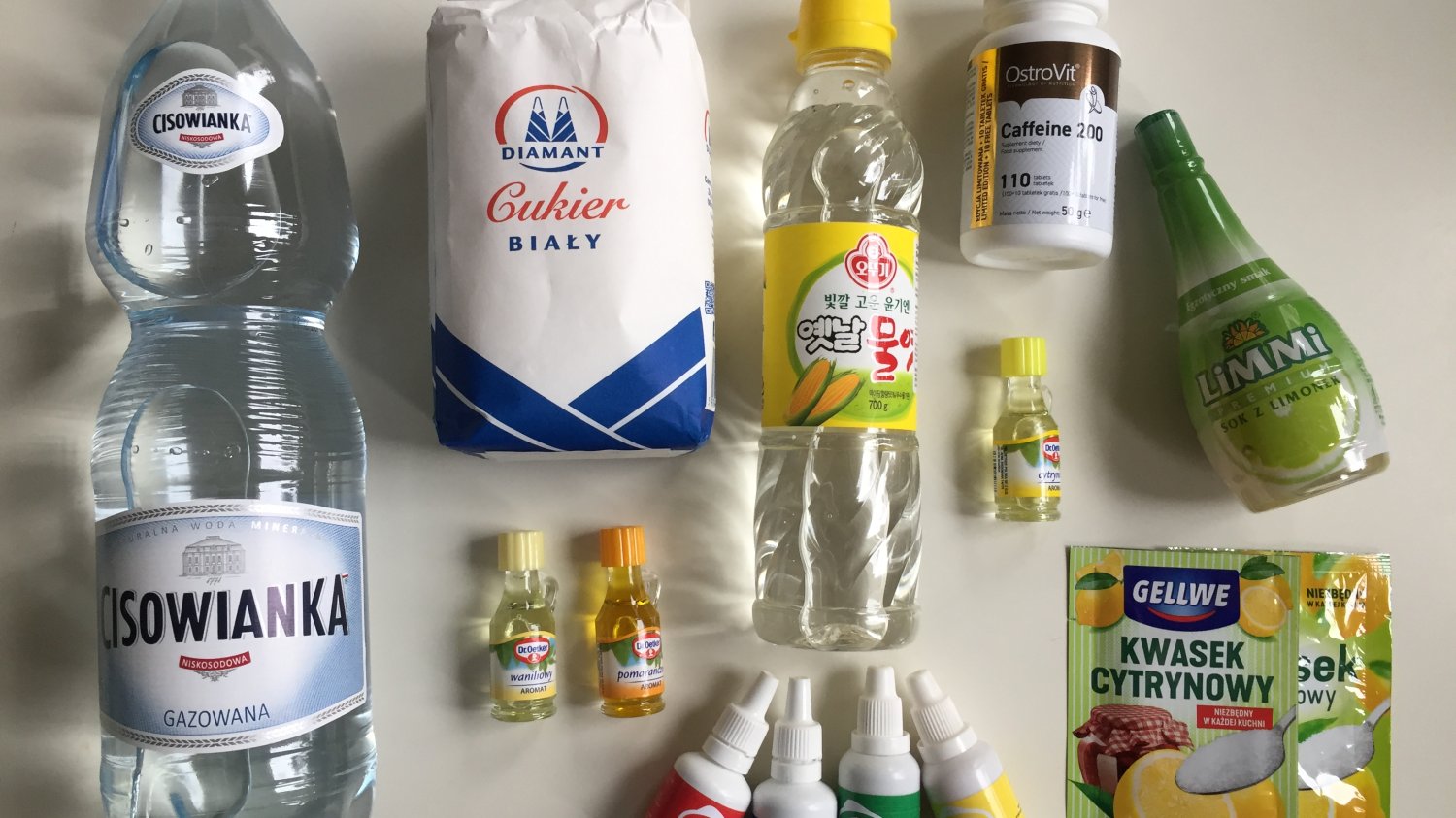 Najtrudniejsze w przygotowaniu coli w domu jest zgromadzenie niezbędnych składników