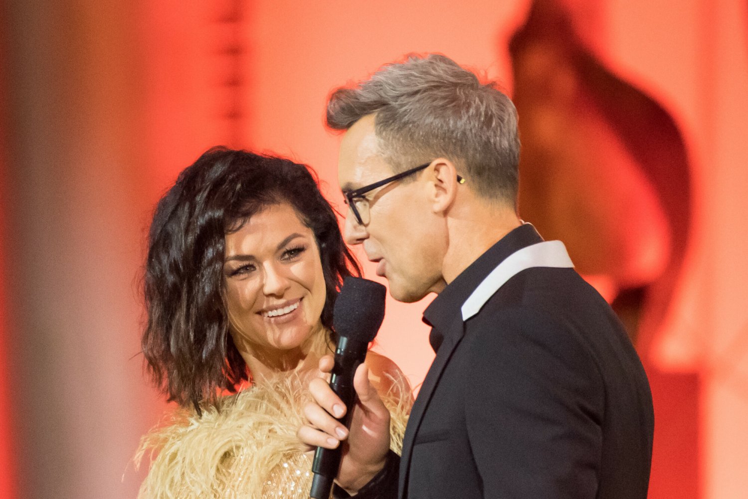 Katarzyna Cichopek i Maciej Kurzajewski na scenie "Wakacyjnej sceny Dwójki" w sierpniu tego roku, gdy o ich romansie nikt jeszcze nie wiedział