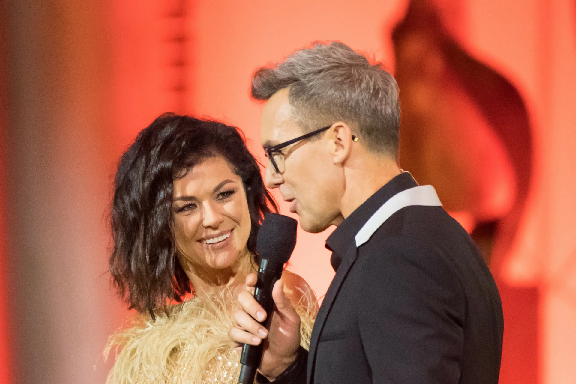 Katarzyna Cichopek i Maciej Kurzajewski na scenie "Wakacyjnej sceny Dwójki" w sierpniu tego roku, gdy o ich romansie nikt jeszcze nie wiedział