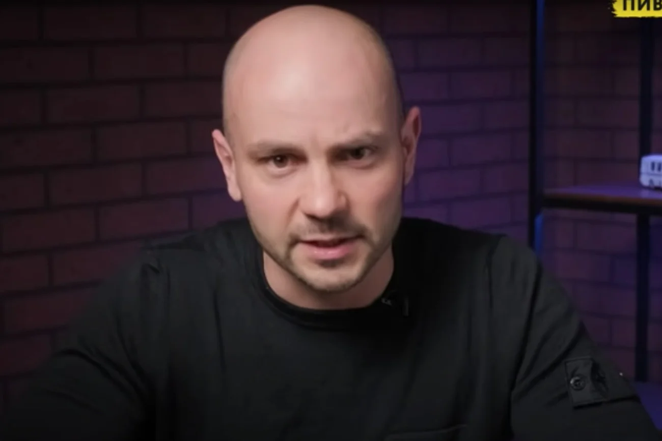 Andriej Piwowarow, szef organizacji Otwarta Rosja, przeciwnik Władimira Putina. Wyprowadzono go z samolotu PLL LOT.