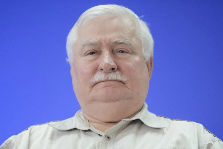 Lech Wałęsa dostał nabój i groźby. Odpowiada, że boi się tylko Boga i żony.