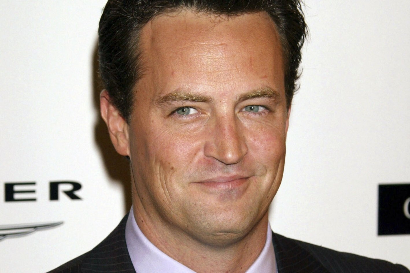 Śmierć Matthewa Perry'ego z "Przyjaciół". Jest przełom w śledztwie.