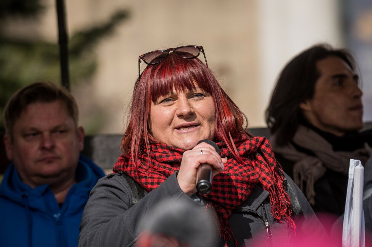 Antyszczepionkowcy w odwrocie: Justyna Socha nie jest już prezesem STOP NOP, a jedna z lekarek straciła prawo wykonywania zawodu za wpisy o pandemii COVID-19.