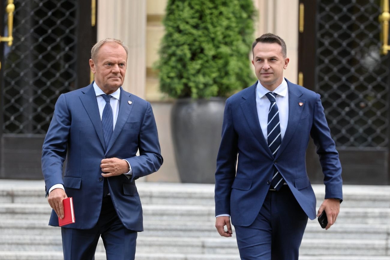 Nie takich emocji Tusk spodziewał się powołując Szłapkę. Wynik sondażu jest wymowny