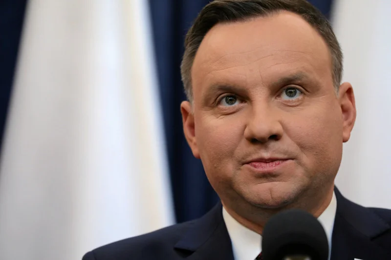 Za prezydentury Andrzeja Dudy, Kancelaria Prezydenta kupuje mniej alkoholu.