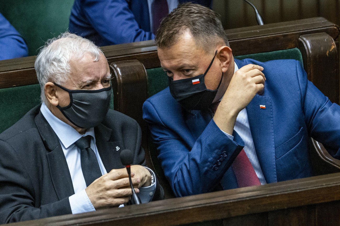 Jarosław Kaczyński i Mariusz Błaszczak w Sejmie.