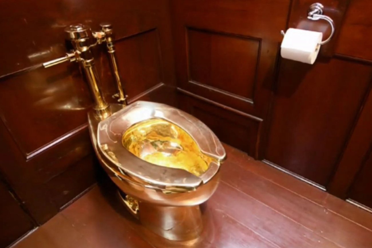 Nadal nie ma śladu po toalecie z 18-karatowego złota. Skradziono ją dwa lata temu