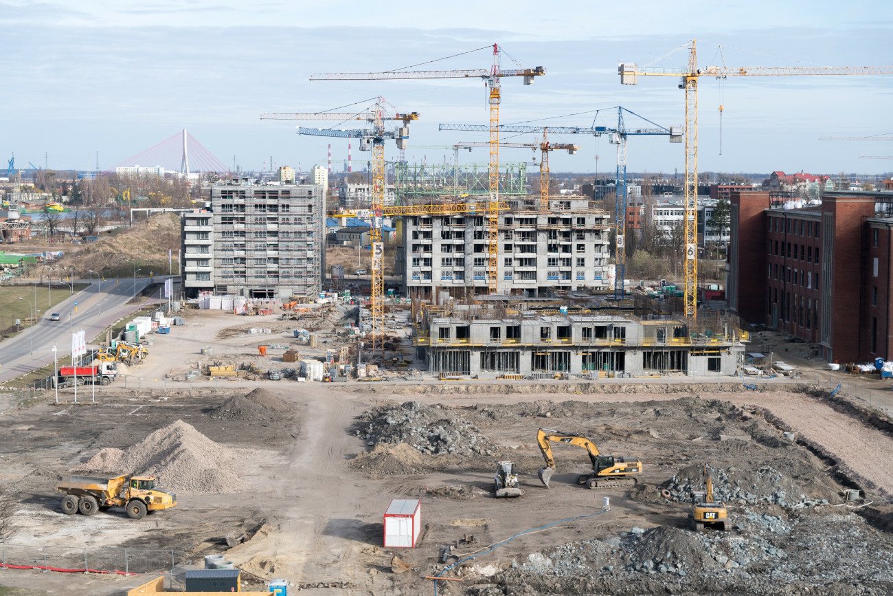 Wojna w Ukrainie, podobnie jak wysokie stopy procentowe, zmienia preferencje Polaków, którzy chcą kupić mieszkanie