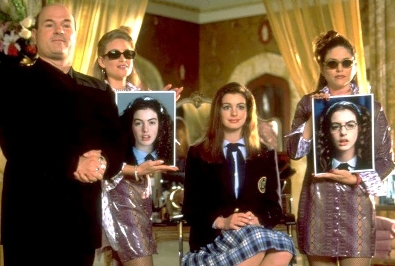 Metamorfoza bohaterki jest kluczowa. Okulary trzeba zdjąć, a włosy wyprostować