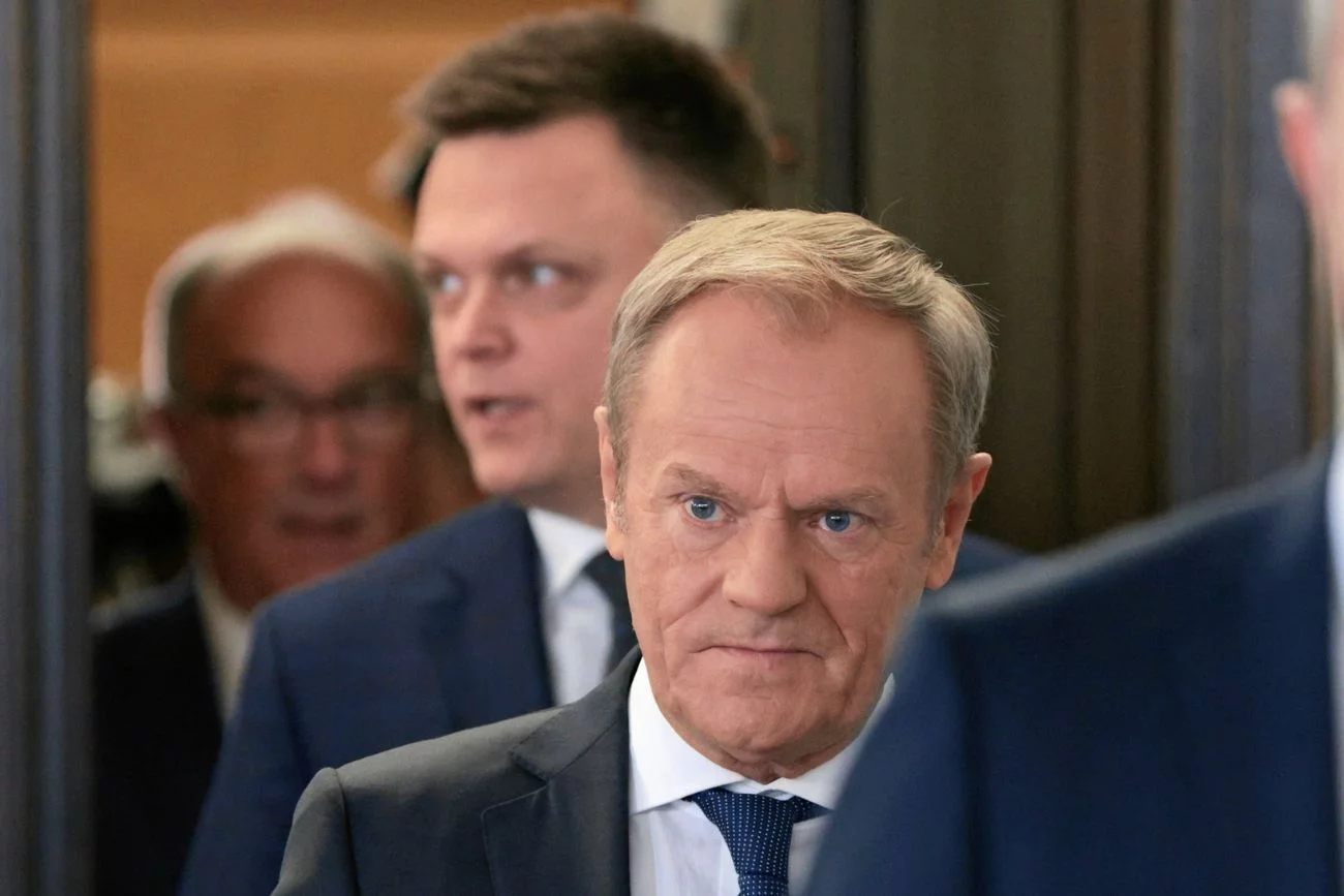 Na tym skorzystała Koalicja Obywatelska. Najnowszy sondaż nie pozostawia wątpliwości. Koalicja Obywatelska zyskuje w nowym sondażu. To efekt konfliktu z Hołownią.