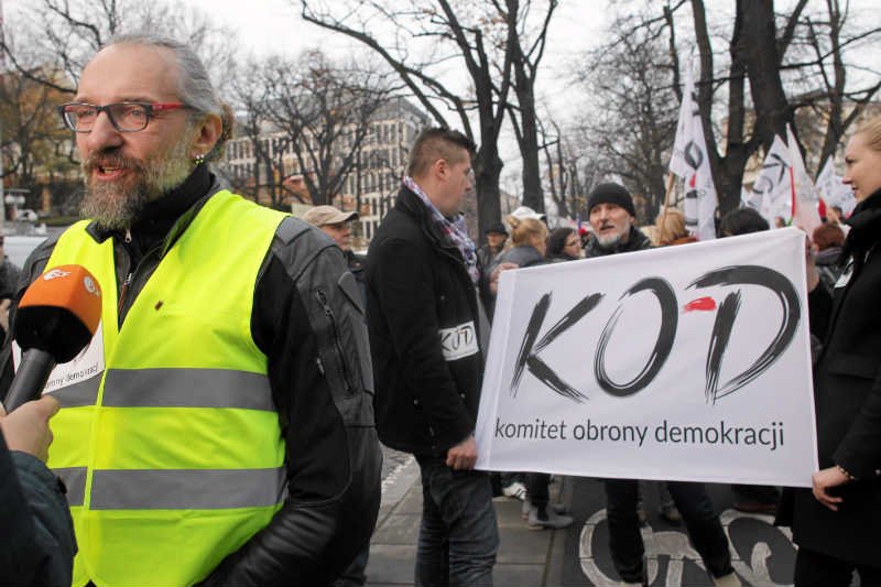 KOD musi okrzepnąć organizacyjnie i wprowadzić więcej demokracji w proces zarządzania.