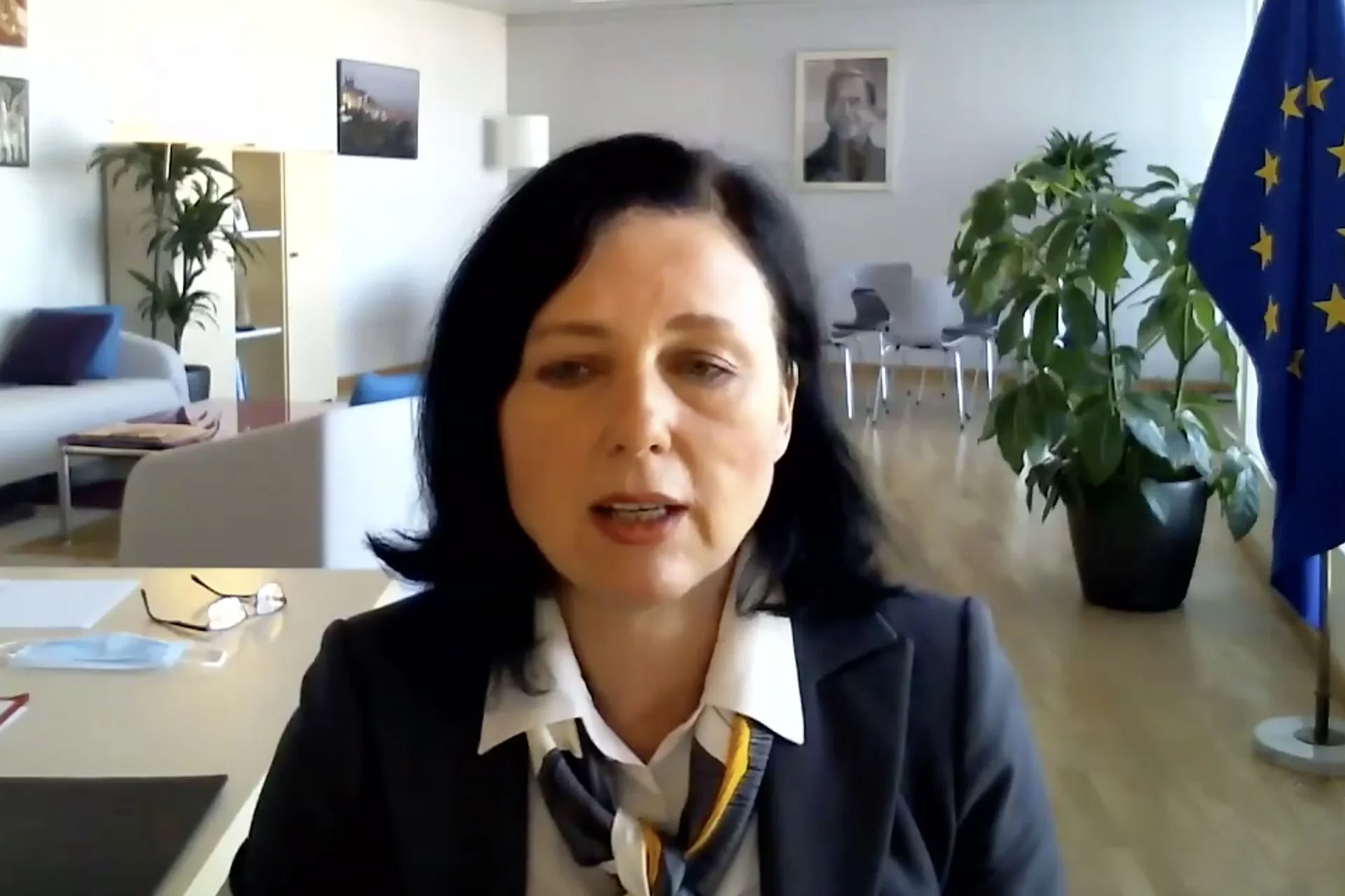 Komisarz UE Vera Jourova zapowiedziała, że będzie bronić demokracji i praworządności w Polsce i na Węgrzech. Odniosła się też do protestów wolnych mediów. Komisarz UE Vera Jourova zapowiedziała, że będzie bronić demokracji i praworządności w Polsce i na Węgrzech. Odniosła się też do protestów wolnych mediów