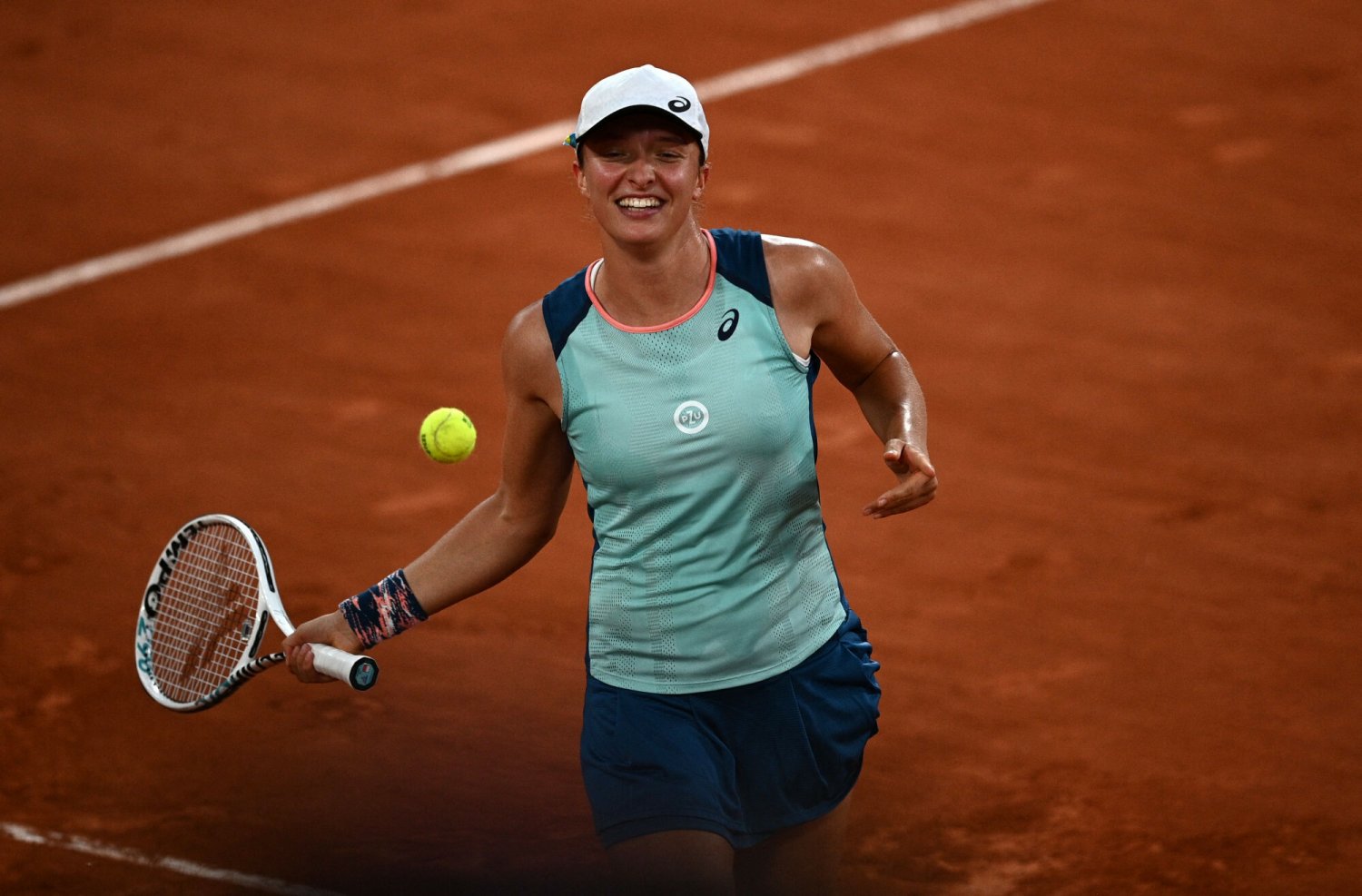 Francuzi czekają na porażkę Igi Świątek. A Polka może pobić rekord XXI wieku