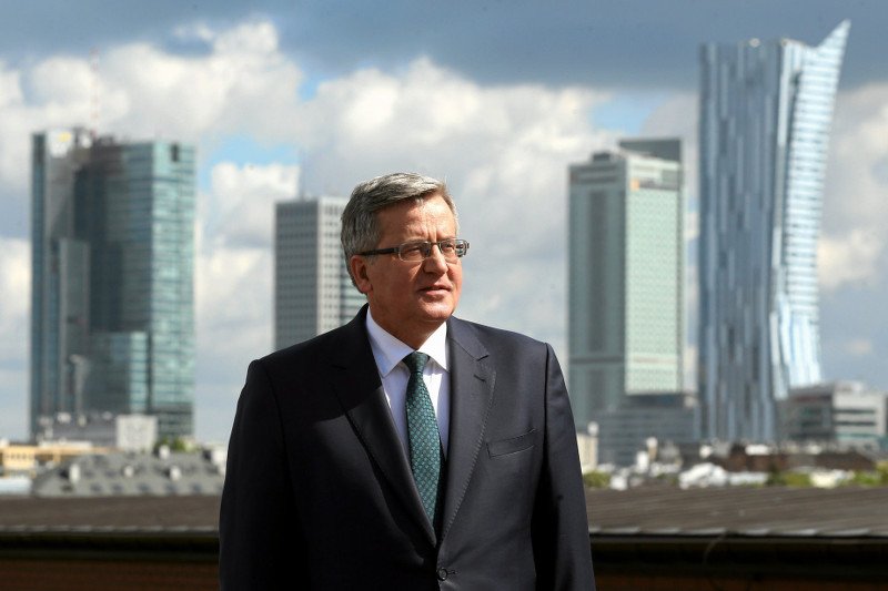 – Do ludzi, którzy urządzili mi kocią muzykę, gdy żegnałem się z siłami zbrojnymi prezydent Duda zwraca się "Kochani" – mówi Bronisław Komorowski.