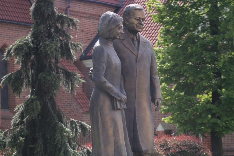 Pomnik Kaczyńskich powstał już w Radomiu.