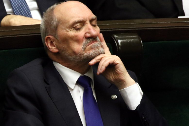 Wicemarszałek Sejmu? Może marszałek? A może tylko szeregowy poseł? Nic z tych rzeczy. Antoni Macierewicz miałby zostać... ambasadorem.