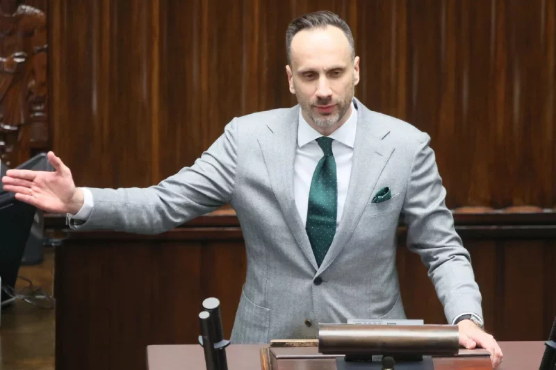 Janusz Kowalski tłumaczy obecność broni przy Zbigniewie Ziobro.