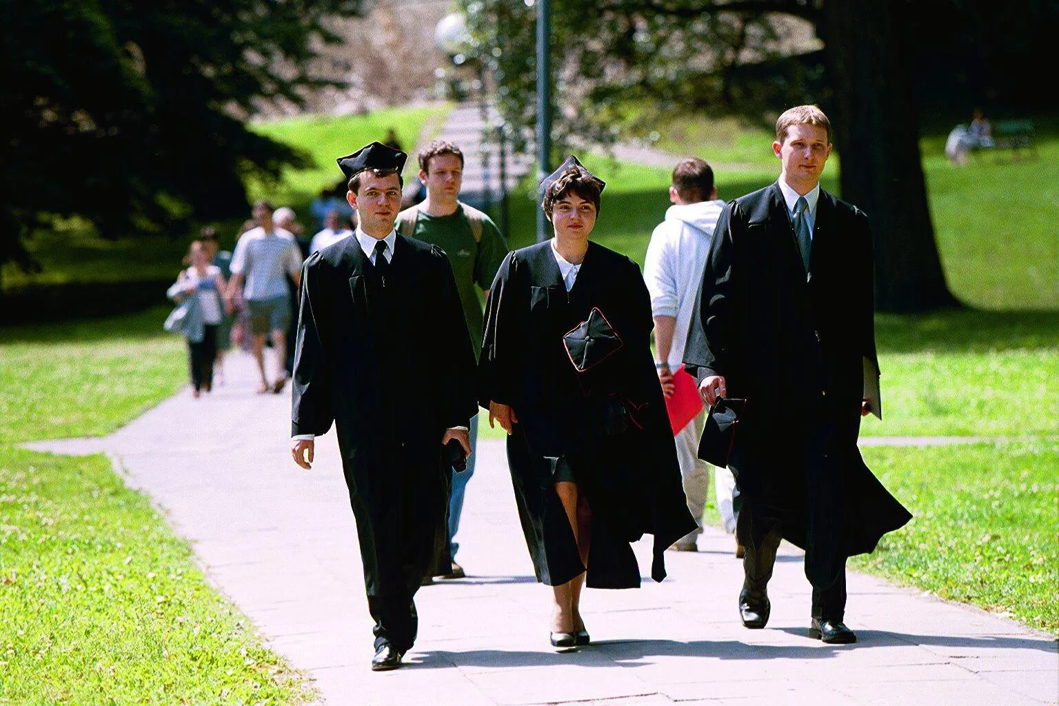 Studenci Uniwersytetu Warszawskiego w 2001 roku.