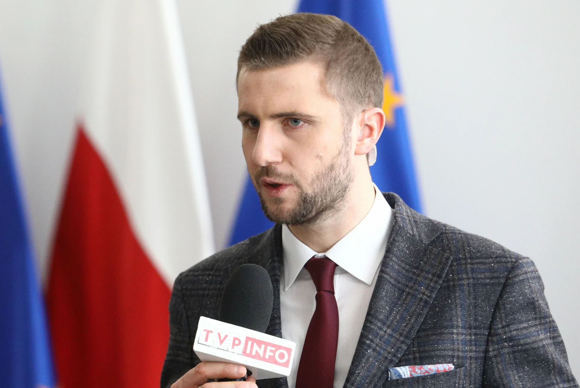 Miłosz Kłeczek z TVP Info nie został wpuszczony na Campus Polska 2022. Wdał się w sprzeczkę z Barbarą Nowacką.