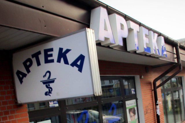 Pigułki ellaOne są sprzedawane bez recepty osobom, które ukończyły 15. rok życia