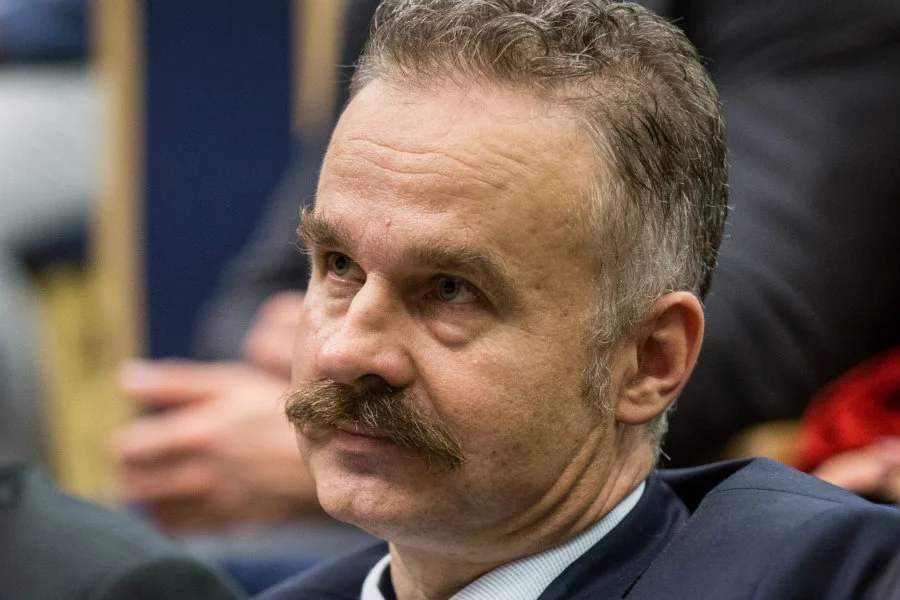 W PiS zapanowała wściekłość po tym, co ujawnił profesor Waldemar Paruch. Szef Centrum Analiz Strategicznych zdradził tym samym strategię PiS o sposobie przeciągnięcia na swoją stronę senatorów opozycji.