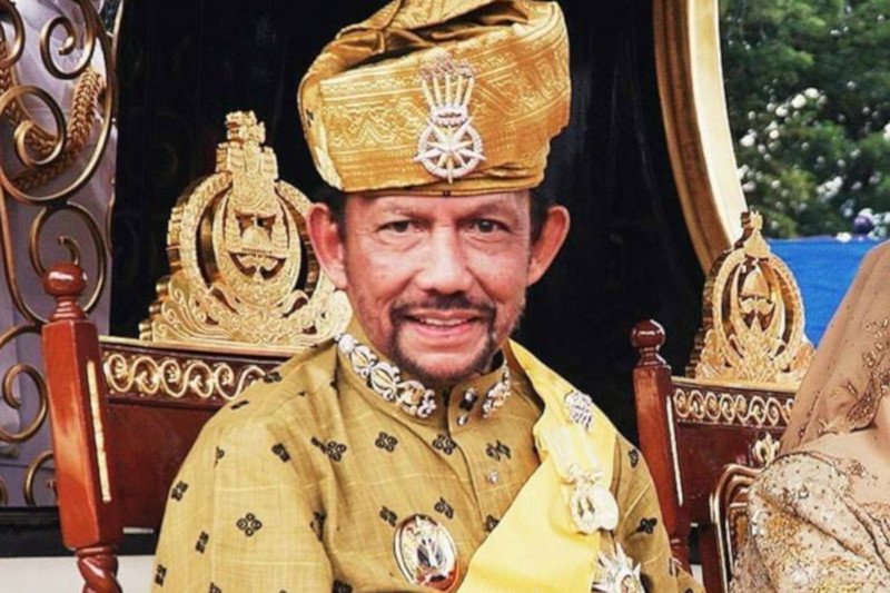 Sułtan Brunei Hassanal Bolkiah wprowadził karę kamienowania homoseksualistów.