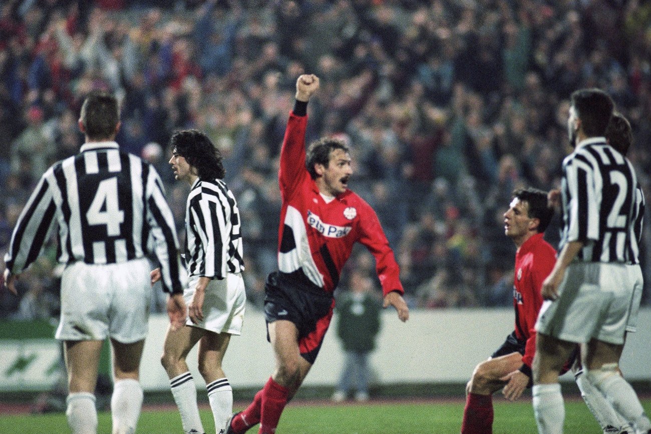 Jan Furtok jako zawodnik strzelał gole takim tuzom jak Juventus. To mecz z 1995 roku, w Pucharze UEFA.