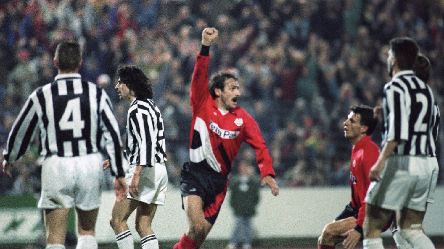 Jan Furtok jako zawodnik strzelał gole takim tuzom jak Juventus. To mecz z 1995 roku, w Pucharze UEFA.