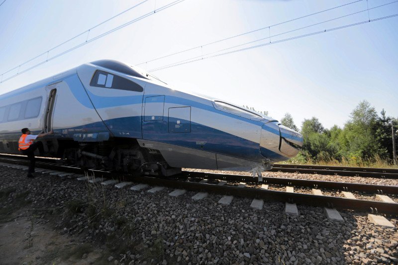 W wyniku zderzenia pociągu Pendolino z TIR-em ucierpiało kilkanaście osób. Zdjęcie ilustracyjne.