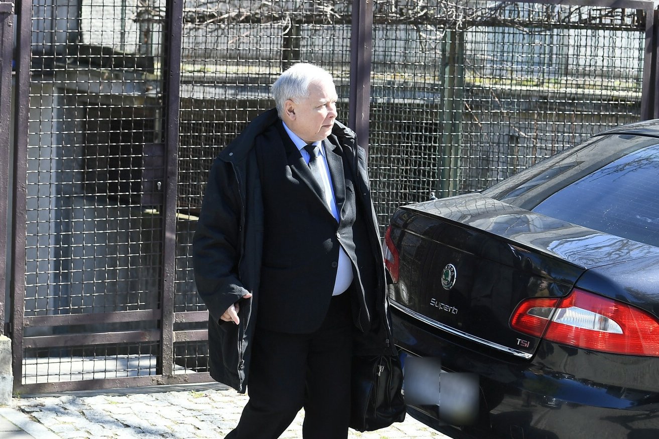 Jarosław Kaczyński ma wybierać się za granicę. Ujawniono powód.