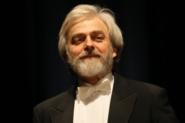 Pianista Krystian Zimerman przerwał koncert w Essen, by zaprotestować przeciwko nielegalnemu nagrywaniu jego pracy