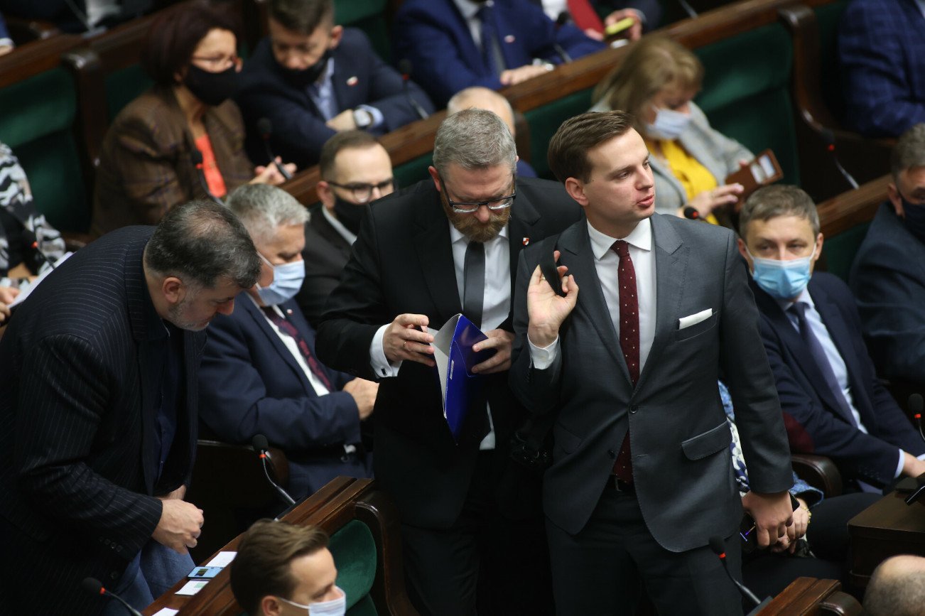 Wniosek o wykluczenie z obrad posłów Konfederacji. "Precz z faszyzmem".