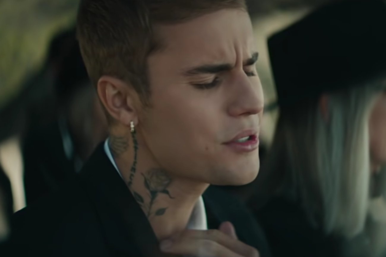 Justin Bieber wydał klip do kawałka "Ghost". Diane Keaton gra w teledysku