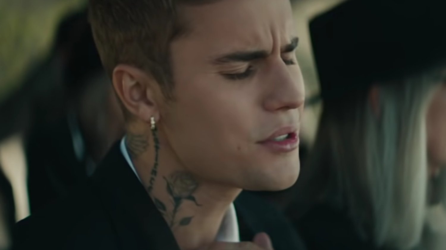 Justin Bieber wydał klip do kawałka "Ghost". Diane Keaton gra w teledysku
