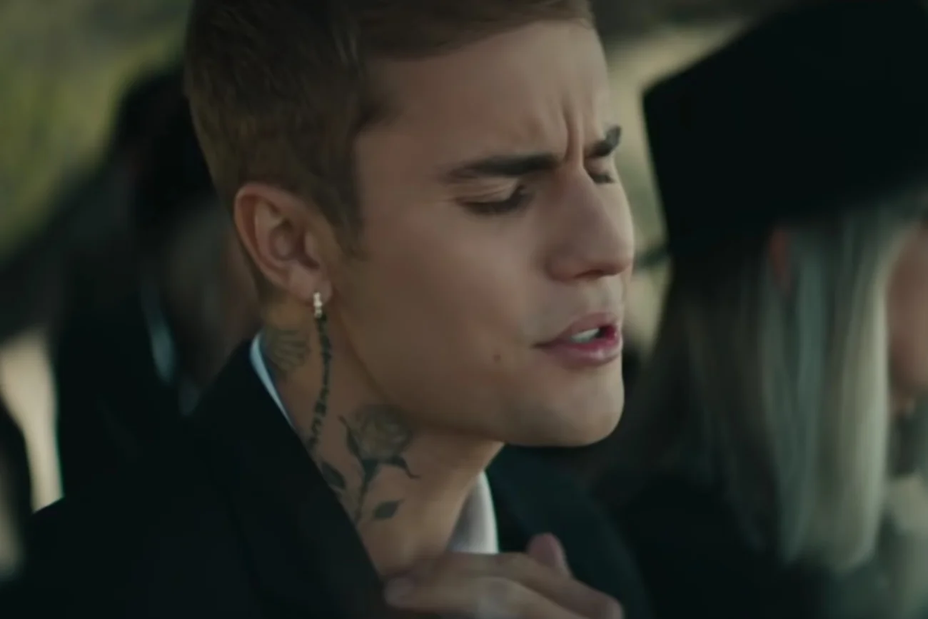 Justin Bieber wydał klip do kawałka "Ghost". Diane Keaton gra w teledysku